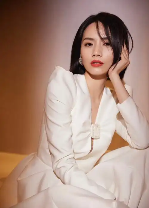 刘惜君 顺流逆流舞台致敬体育精神