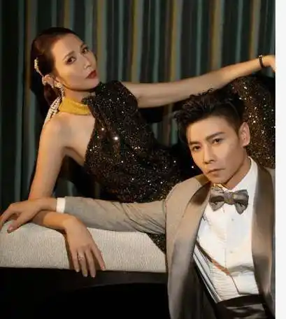 原创蔡少芬晒和老公张晋合影夫妻同框撒狗粮真人神仙眷侣最好磕了