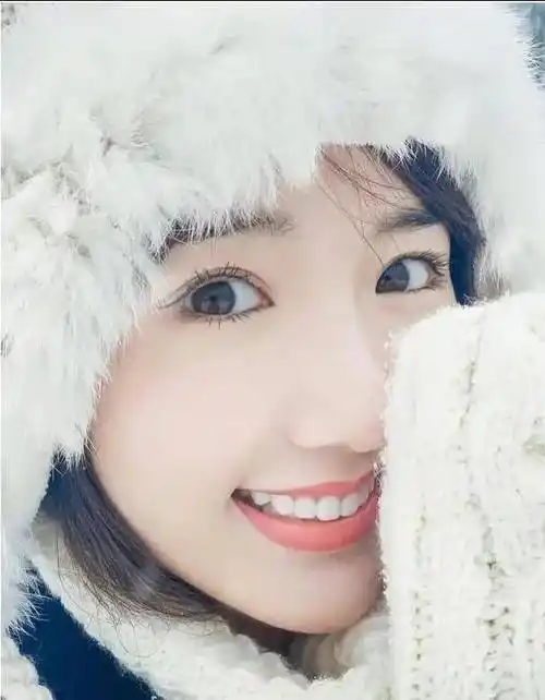 毛晓彤早年旧照被扒,大圆脸塌鼻梁造型雷人,与现在差别巨大_照片_变化