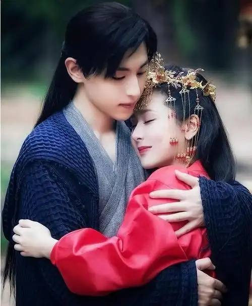 娱记曝杨紫恋爱细节男方跟杨紫住一个小区真实身份被扒