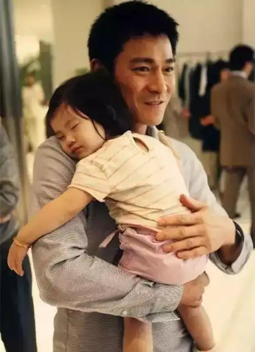 回顾豪门千金朱丽倩为了刘德华有多能忍看完你就全明白了