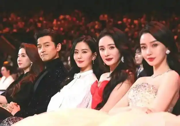 同样是离婚把杨颖和赵丽颖杨幂放在一起差距一目了然