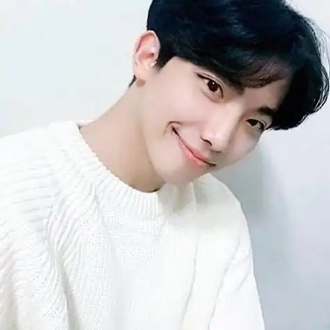 笑的男生头像图片真人