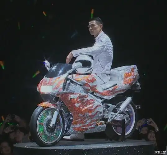 从《烈火战车》到《失孤》刘德华究竟会不会骑摩托车?