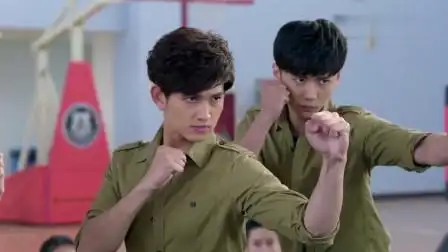 麻辣变形计:教官学员格斗训练,直接干趴四壮汉,竟只需25秒!