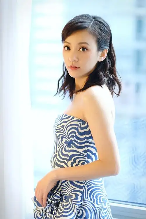 陈意涵现身纽约时装周 甜美清新凸显少女感