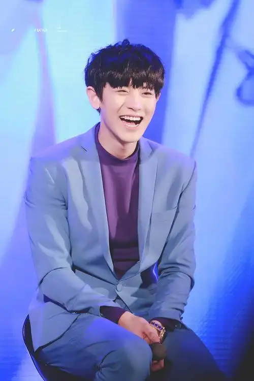 朴灿烈 160401 lotte secret night 有这样一个人 他一笑 你也会跟着