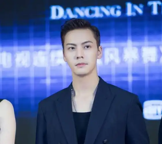 大背头发型图片男(男士有这4个标志) - 赤虎壹号