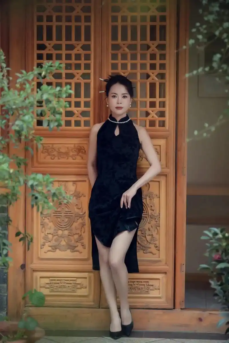 新中式写真 |原地封神的国凡韵味黑旗袍73.2023.4.23 - 抖音