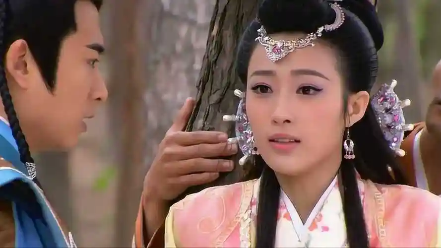 封神英雄榜翠屏逃跑中突然被人捂着嘴转头一看却呆了果然是命定的缘分