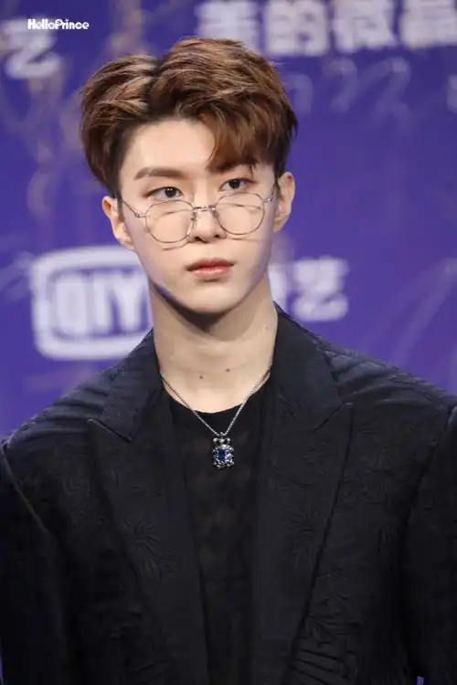 爱奇艺尖叫之夜范丞丞