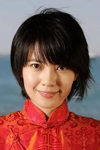 女神高圆圆少女时代旧照曝光 男仔头也掩不住颜值闪光