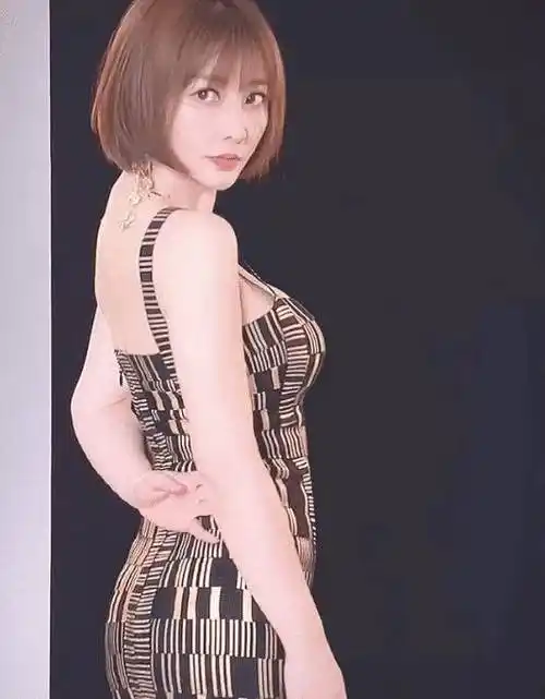 柳岩出席活动太出众,41岁个人状态依旧巅峰,瞬间爱了_身材_傲人_方面