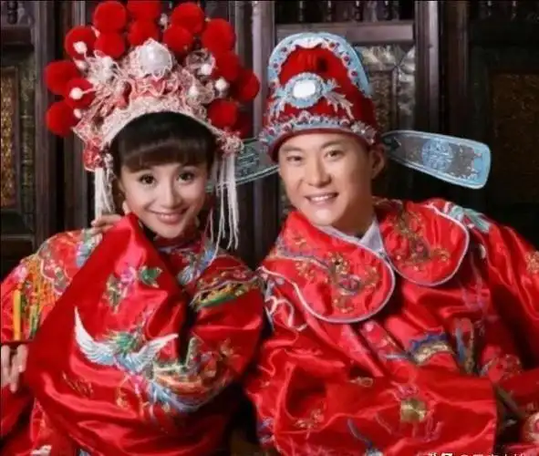 嫁给小演员,生下孩子不久,抱着婴儿眼泪止不住|曹颖|王斑|成龙|演艺