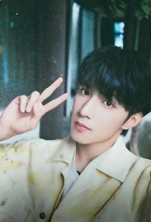 刘耀文黑白滤镜随拍