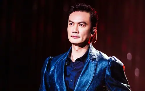 李泉《歌手》高清图片桌面壁纸