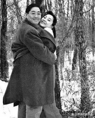 他捧红了那英韩红因诈骗罪入狱病死狱中妻子为他至今未嫁