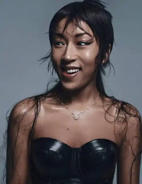 吉克隽逸时尚写真,皮抹身材皮裤配驴蹄高跟鞋,整个画面只看到腿_个性