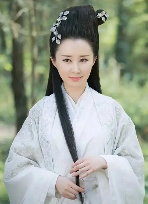 舒畅临近40岁还未婚,每天吃4顿全是外卖从不做饭,可依然像少女