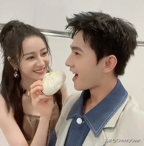 军艺校草言情小说男主专业户但杨洋正牌女友只有她