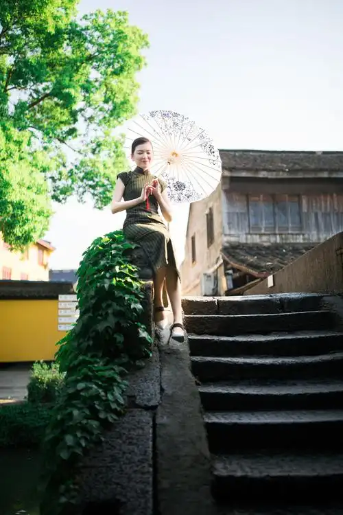 千年绍兴安昌古镇旗袍秀美