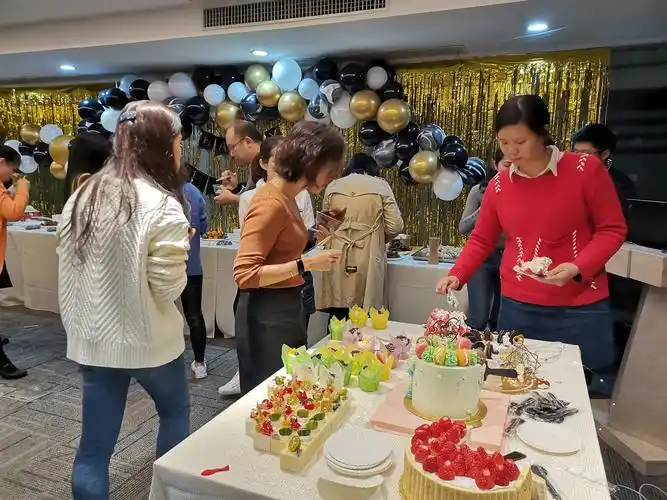 缤纷无限 盛放年轻——盛天置地举办第四季度生日会