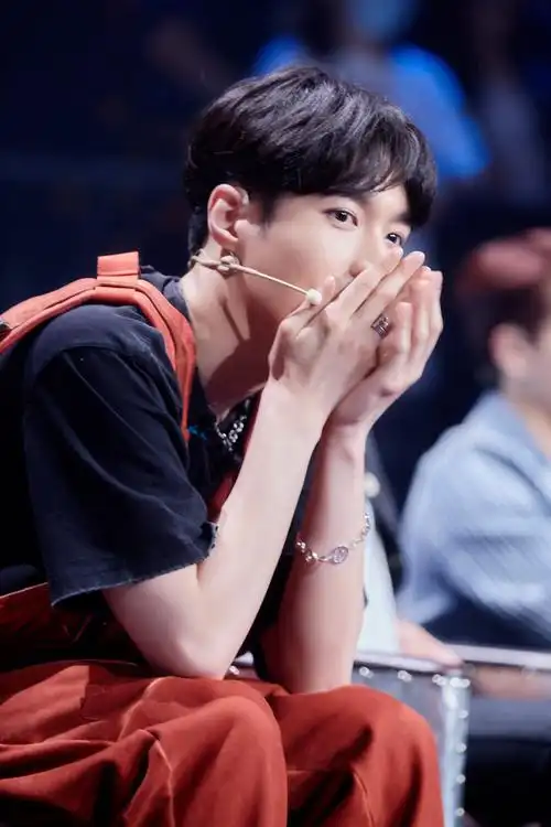 张艺兴《这!就是街舞3》"吃瓜网友"上线