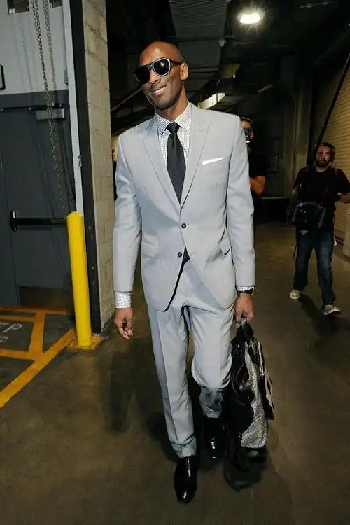 科比利落的西装造型