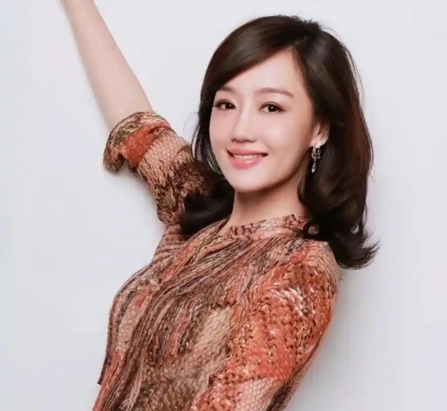 回顾分手15年后,薛佳凝曾对胡歌悉心照料,两人随遗憾却感情真挚