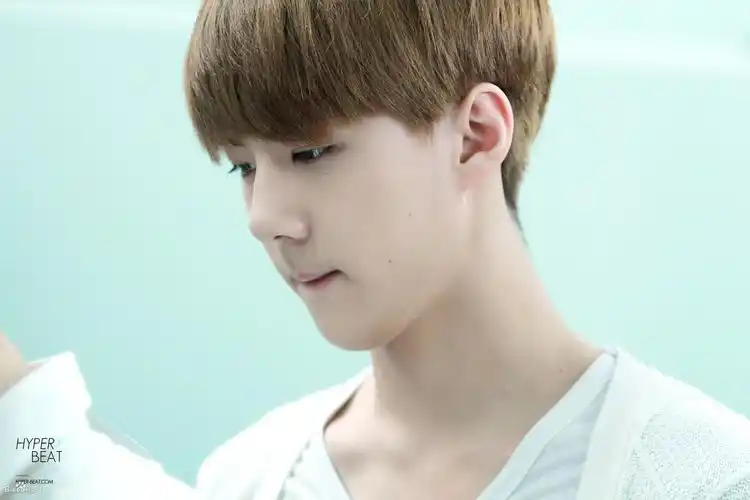 边伯贤和金泰妍真的在一起了吗?