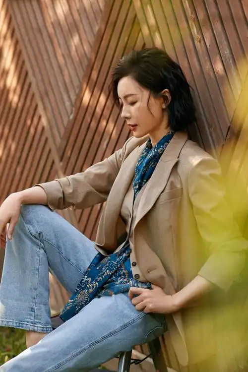 陈数穿衣终于不正经半边西装配连衣裙凸显了强大气场