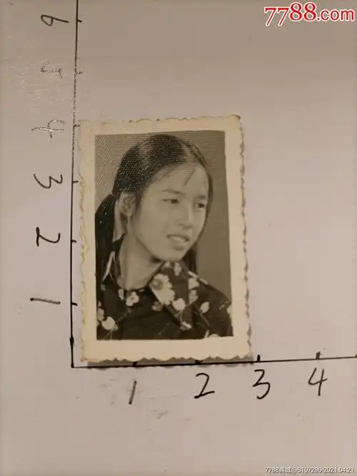 80年代女士证件照