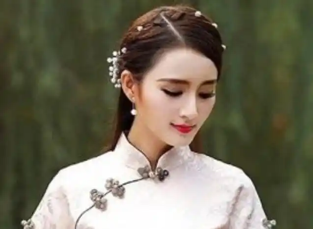 少女旗袍发型的扎法