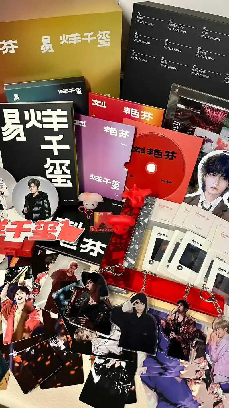 世界晃着晃着 给了我一个吻#易烊千玺 #易烊千玺4%vol的 - 抖音