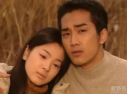 《蓝色生死恋》公映 宋慧乔宋承宪关注恩熙俊熙扮演者