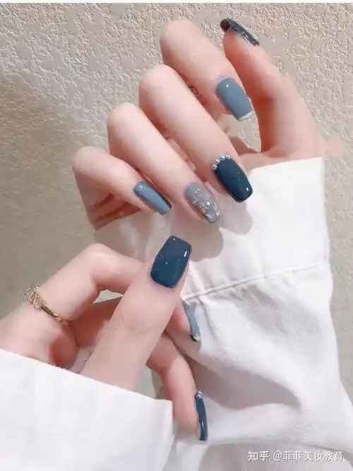 适合黄黑皮的显白蓝色美甲款式,渐变色绝绝子 - 知乎