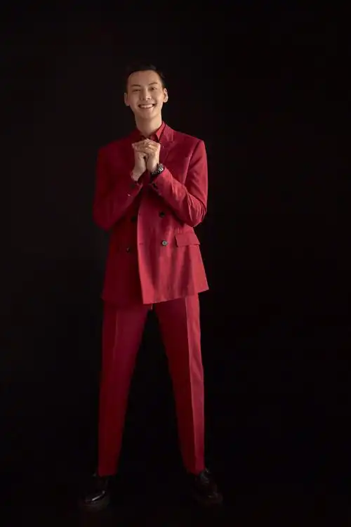 陈伟霆央视春晚造型