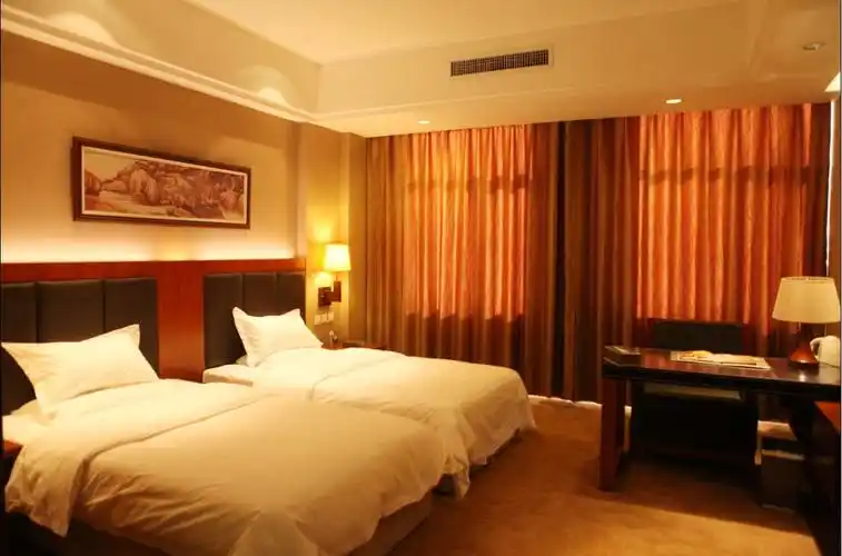 村 预定电话:0432-62661234  13504777979 圣德泉温泉 吉雪滑雪场套票