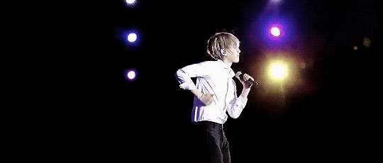 飞吻gif自信gif跳舞gif灯光gif