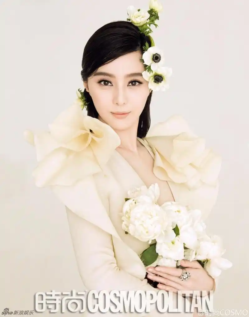 组图:范冰冰变身性感小黑猫 前秀酥胸后露美背