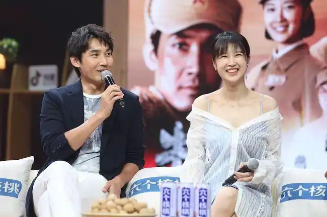 奚望还在节目现场大赞老戏骨肖荣生,称他演绎的杜聿明一角十分出色