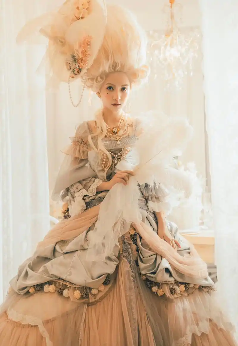 被"宫廷风"洛丽塔洋装美到了,复古又奢华,可惜只适合凹造型