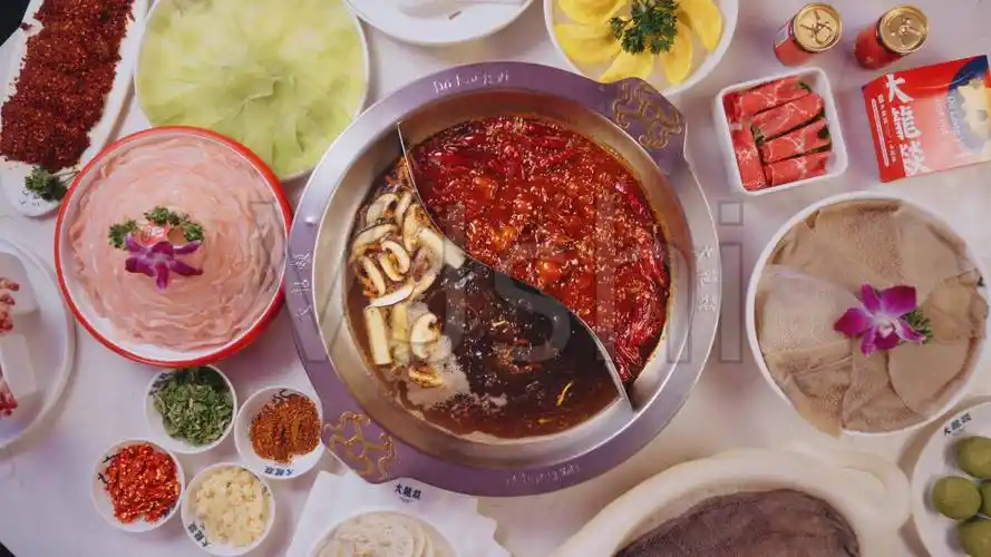 鸳鸯火锅俯拍4k固定 旋转_3840x2160_高清视频素材下载(编号:6506688)