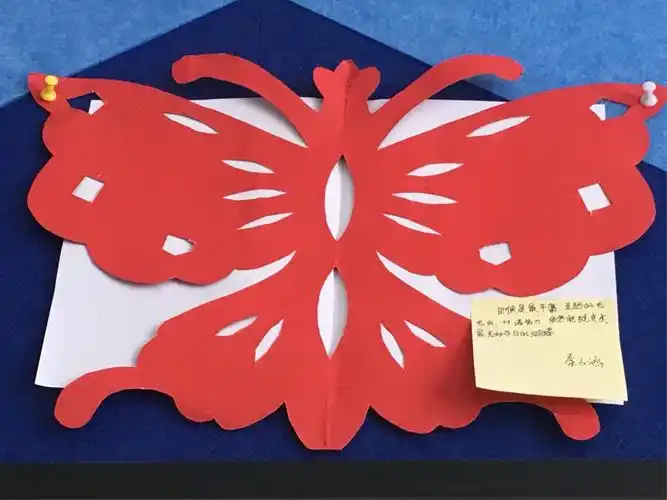 初一2班美丽轴对称作品赏析