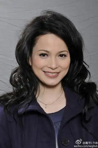 《单恋双城》造型照之罗书舒(樊奕敏饰)