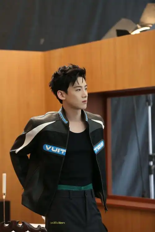 白敬亭二登芭莎男士封面##白敬亭低保真复古大片