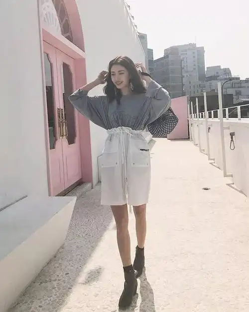 8个拍照姿势!教你如何摆最美pose