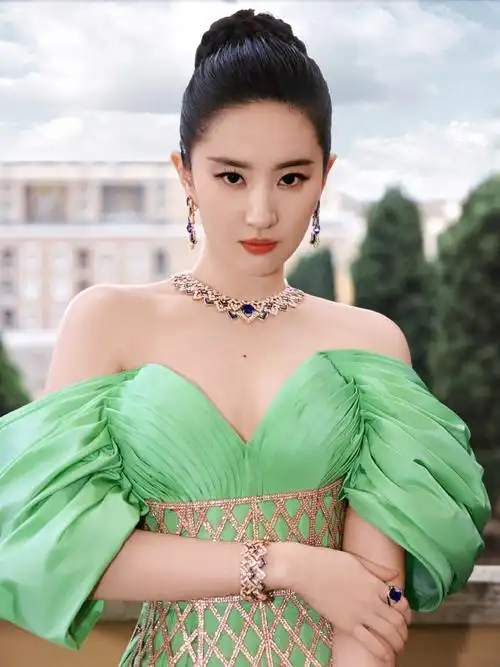 刘亦菲换了腰封##刘亦菲许愿池的少女