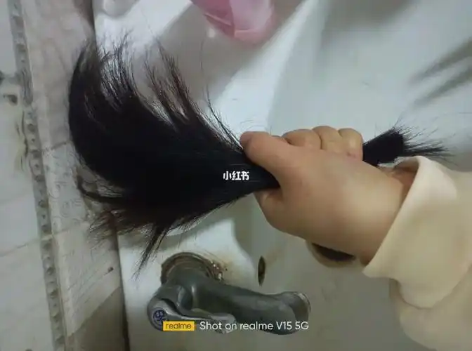 我想问一下会有人剪坏头发以后哭几天吗