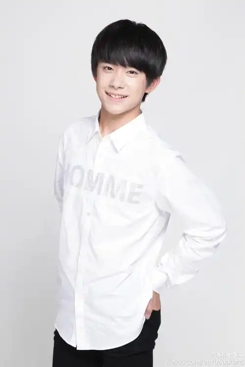 易烊千玺,2000年11月28日出生于湖南省怀化市,中国内地男歌手,演员